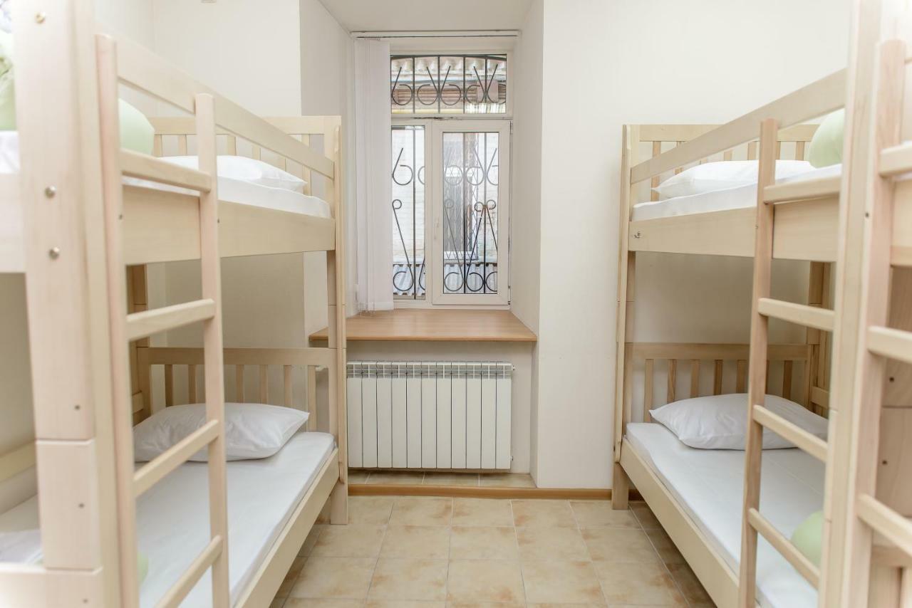 Globus Lipki Hostelキエフ エクステリア 写真