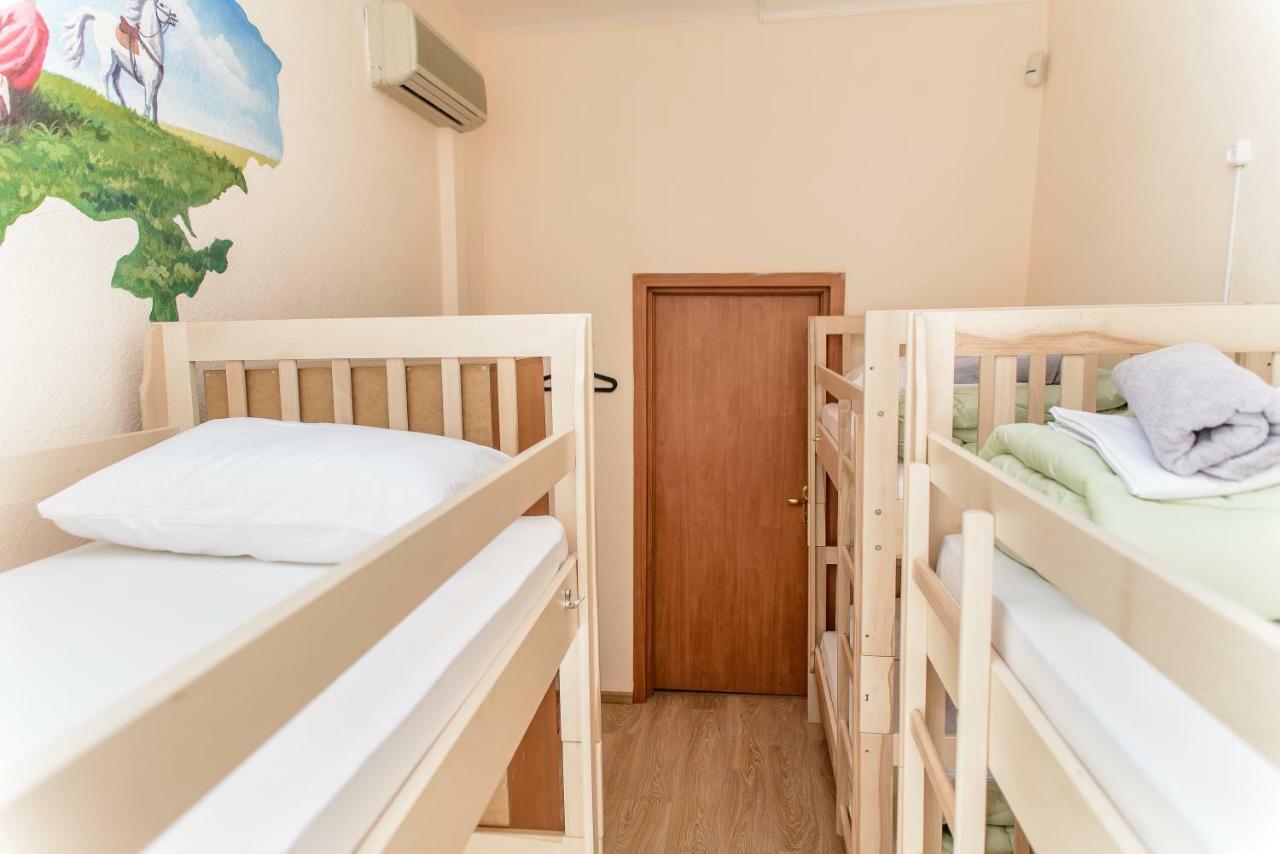 Globus Lipki Hostelキエフ エクステリア 写真