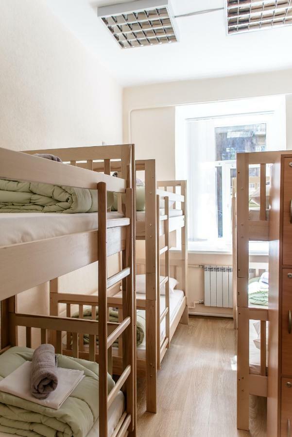 Globus Lipki Hostelキエフ エクステリア 写真