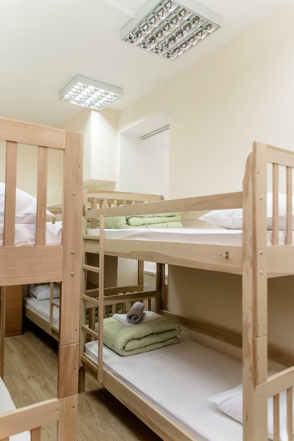 Globus Lipki Hostelキエフ エクステリア 写真