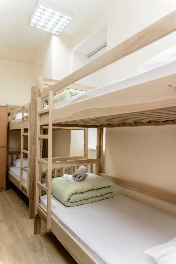 Globus Lipki Hostelキエフ エクステリア 写真