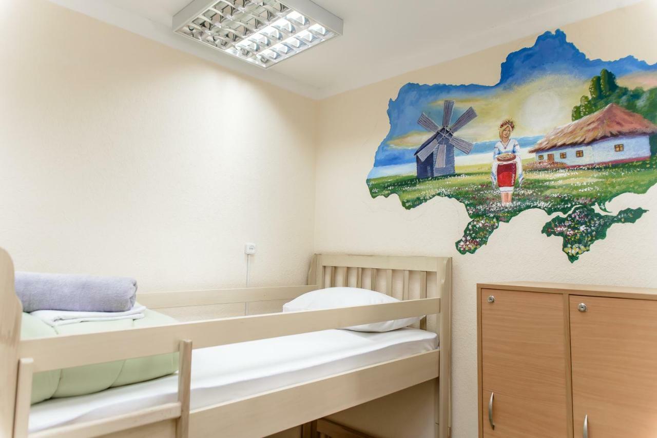 Globus Lipki Hostelキエフ エクステリア 写真