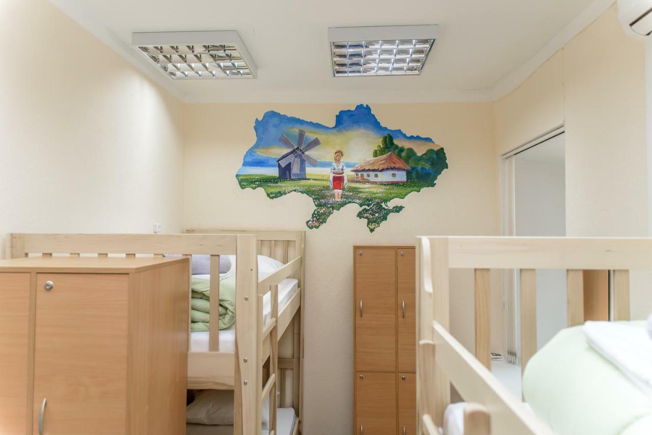 Globus Lipki Hostelキエフ エクステリア 写真