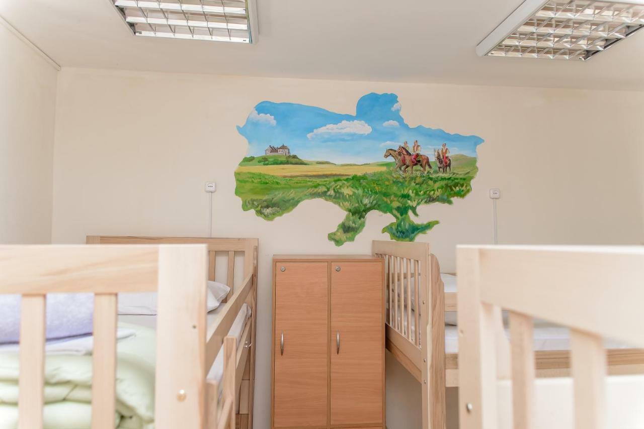 Globus Lipki Hostelキエフ エクステリア 写真