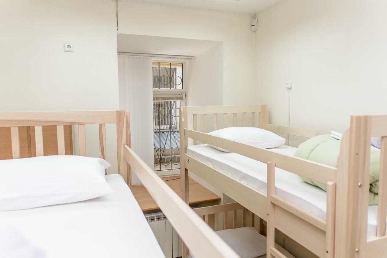 Globus Lipki Hostelキエフ エクステリア 写真