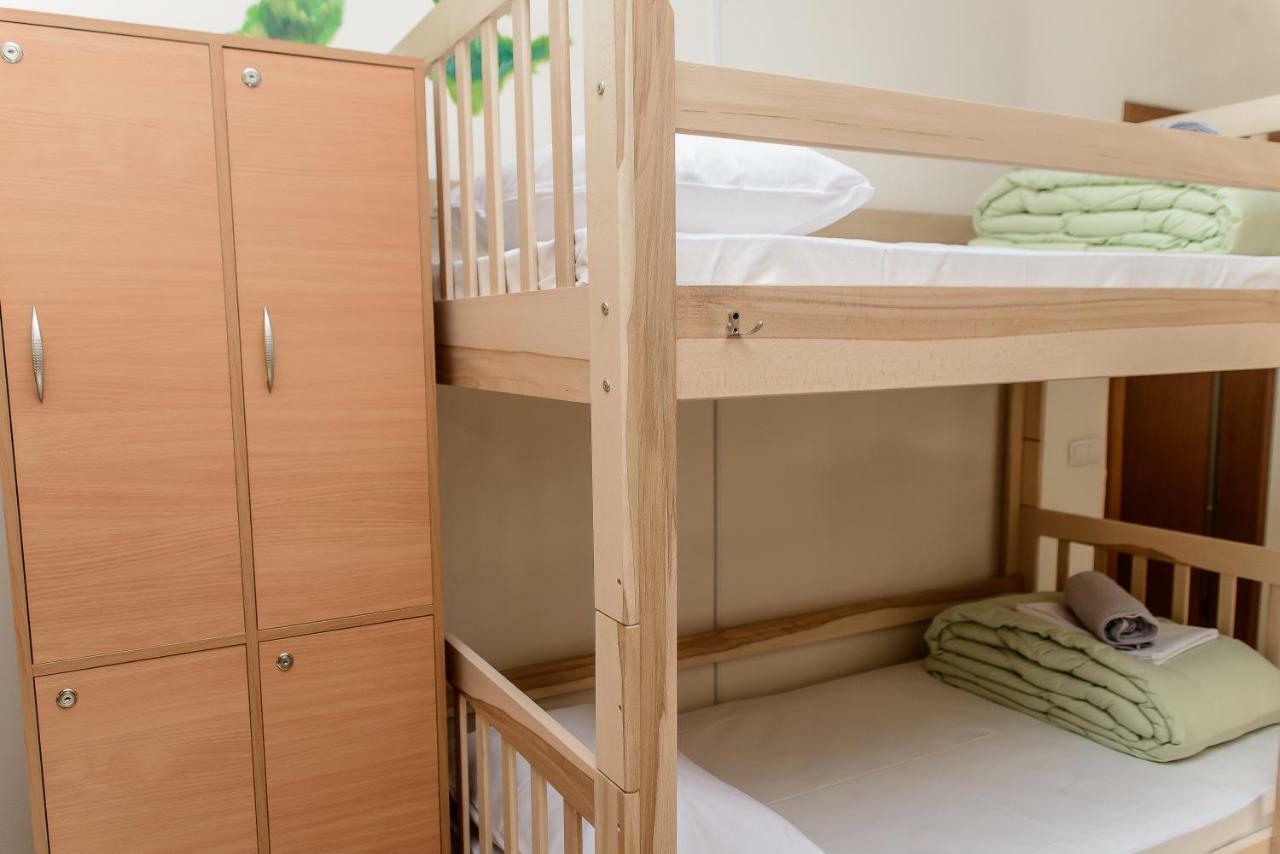 Globus Lipki Hostelキエフ エクステリア 写真