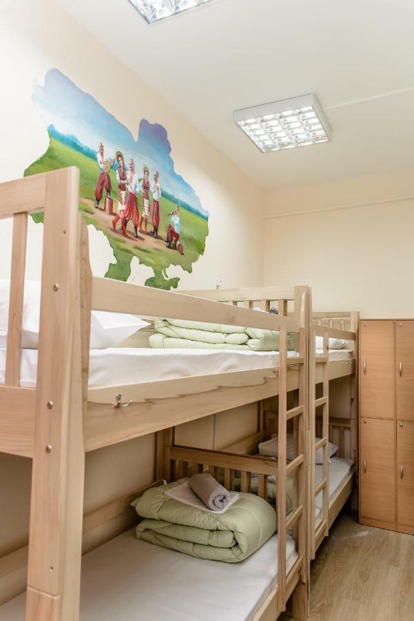 Globus Lipki Hostelキエフ エクステリア 写真