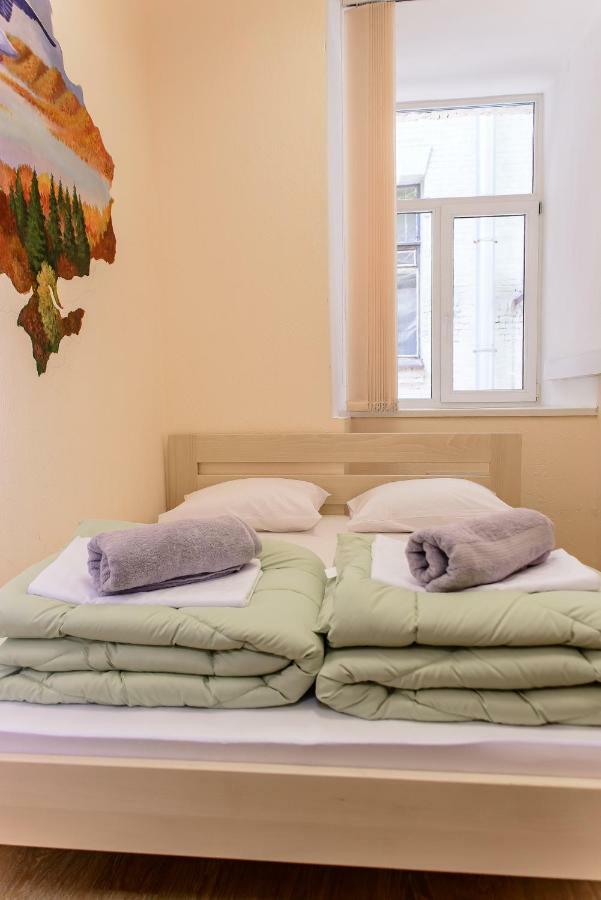 Globus Lipki Hostelキエフ エクステリア 写真