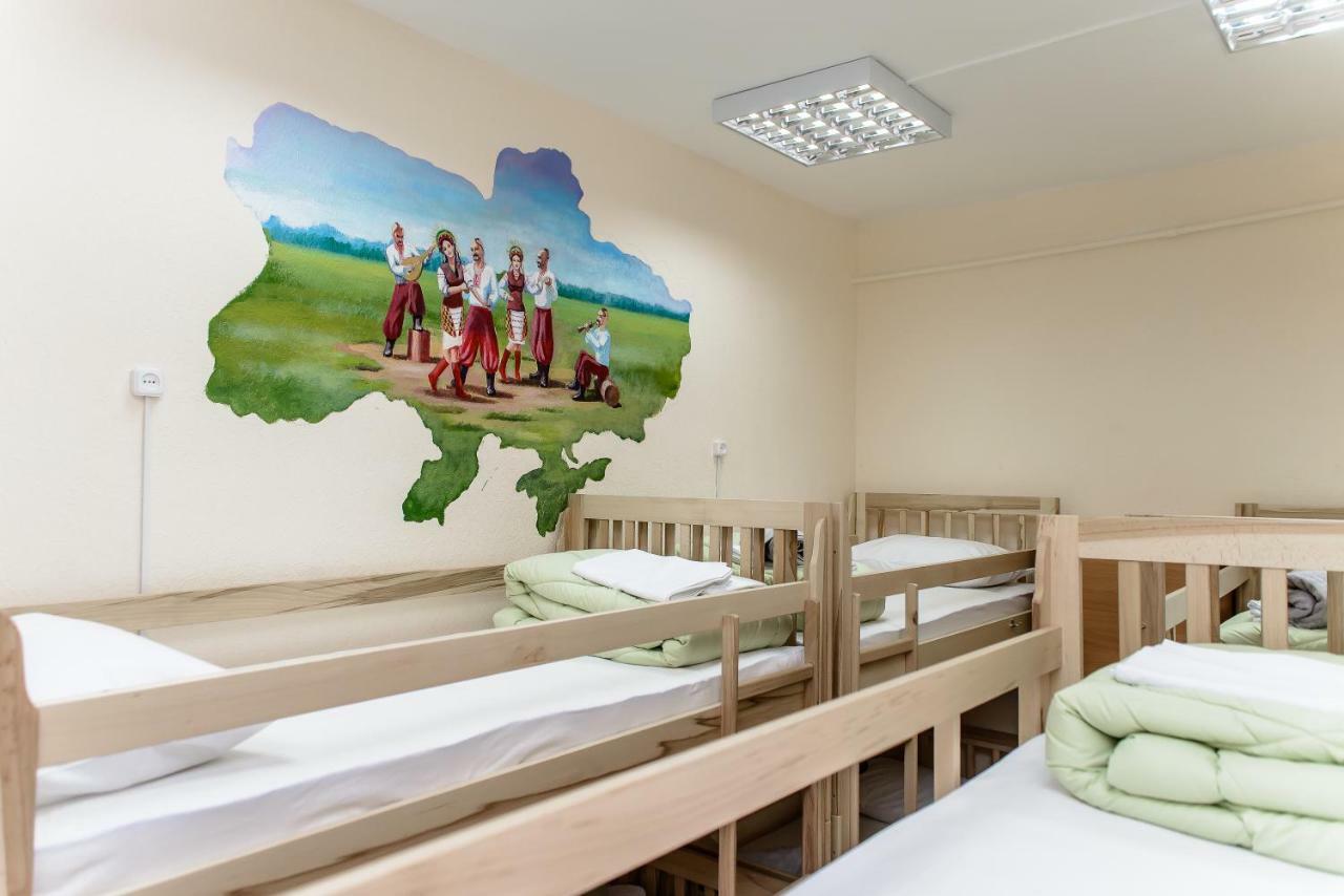 Globus Lipki Hostelキエフ エクステリア 写真