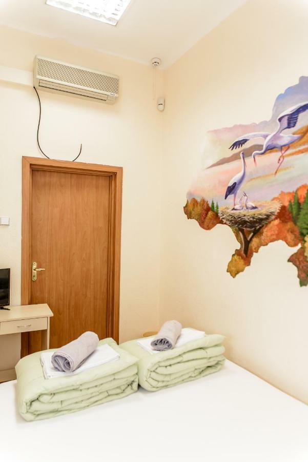 Globus Lipki Hostelキエフ エクステリア 写真