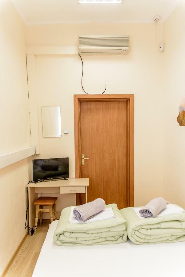 Globus Lipki Hostelキエフ エクステリア 写真