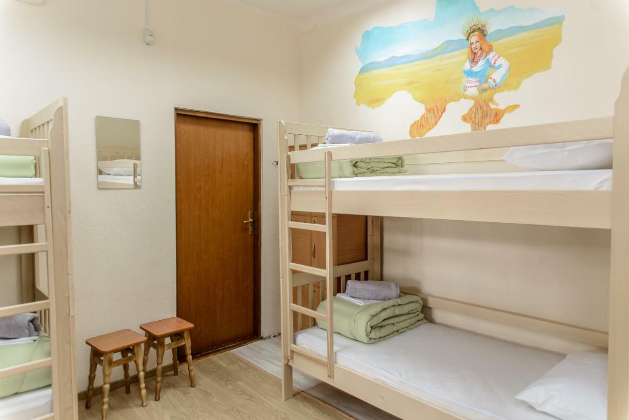 Globus Lipki Hostelキエフ エクステリア 写真