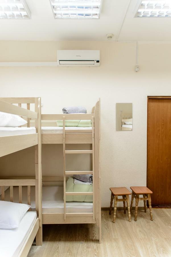 Globus Lipki Hostelキエフ エクステリア 写真