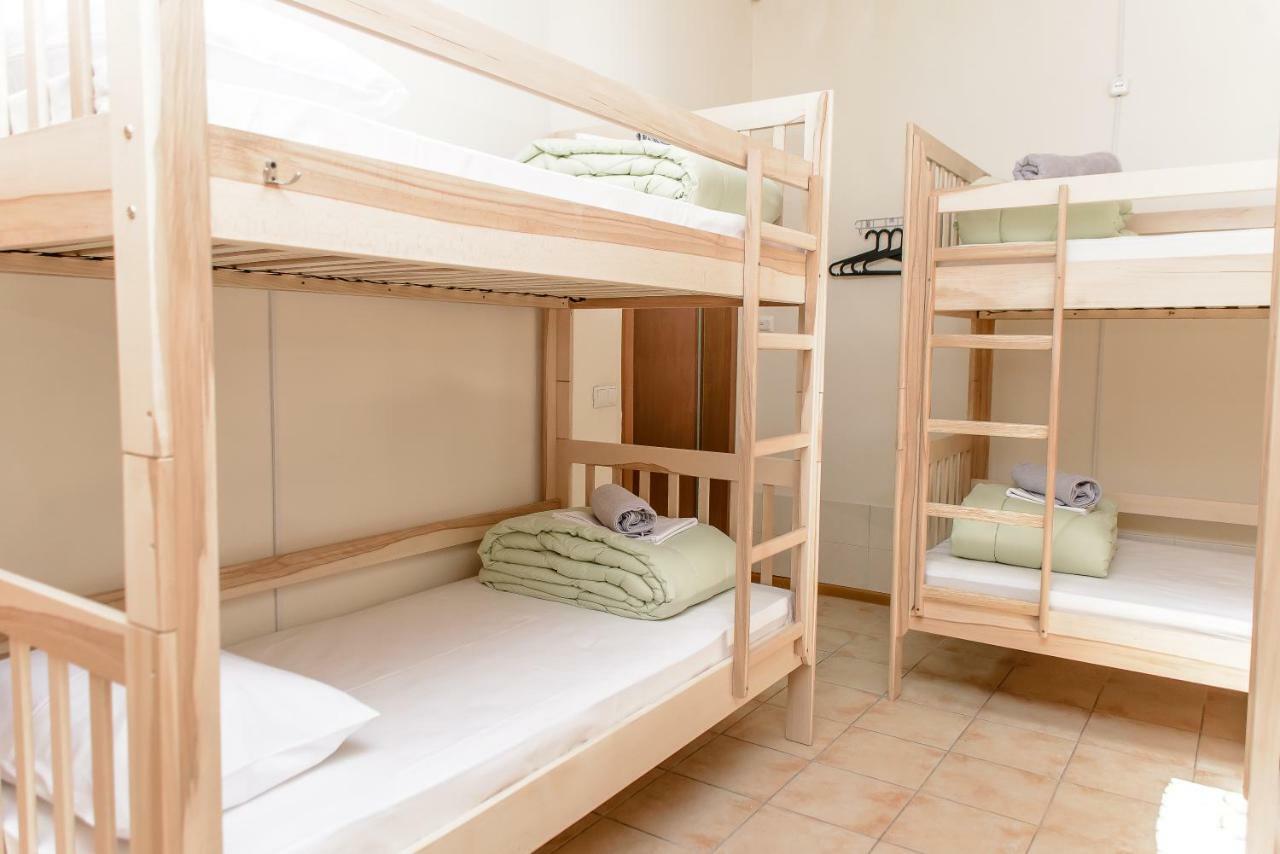 Globus Lipki Hostelキエフ エクステリア 写真