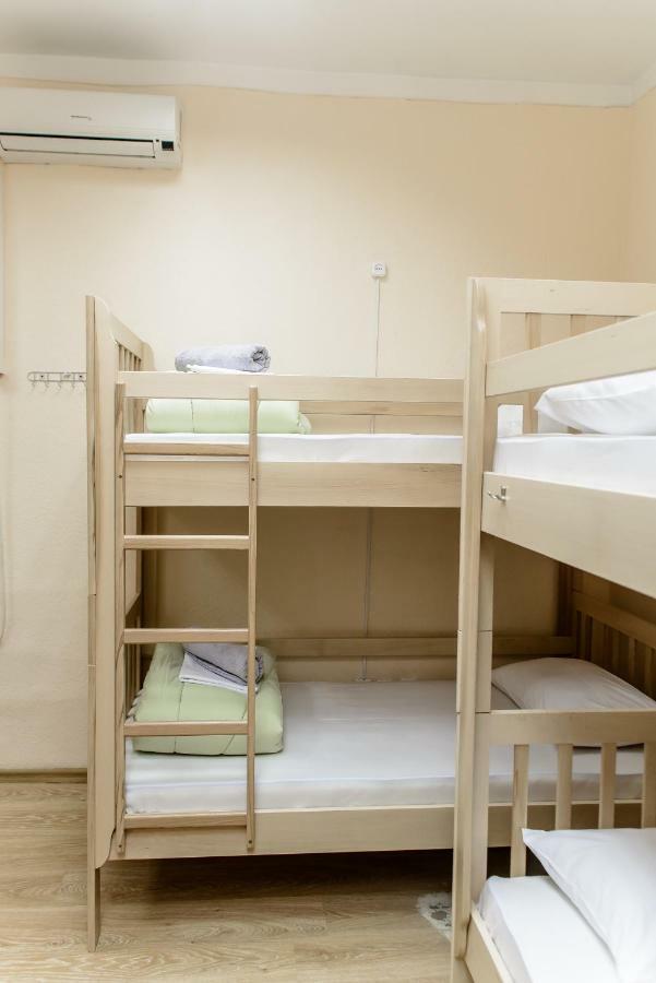 Globus Lipki Hostelキエフ エクステリア 写真