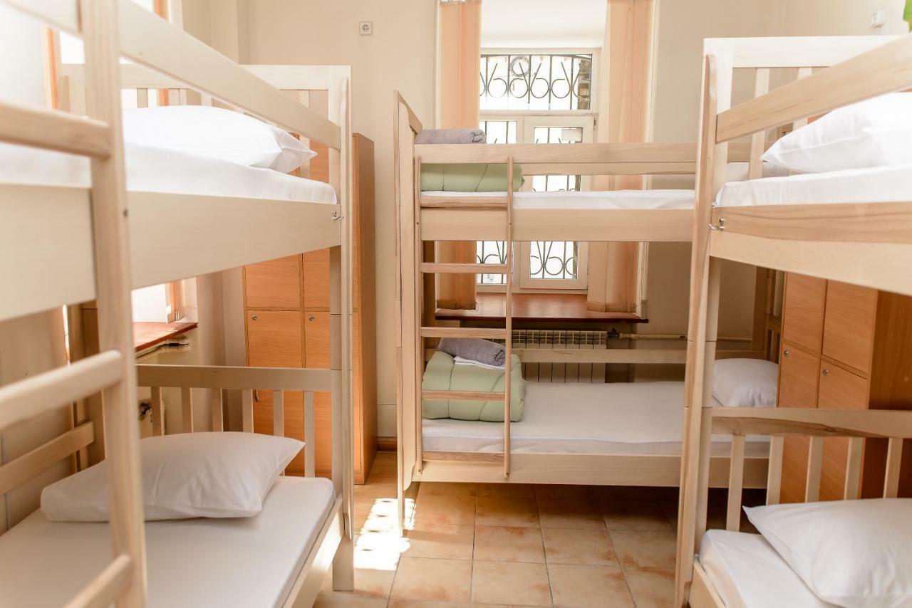 Globus Lipki Hostelキエフ エクステリア 写真