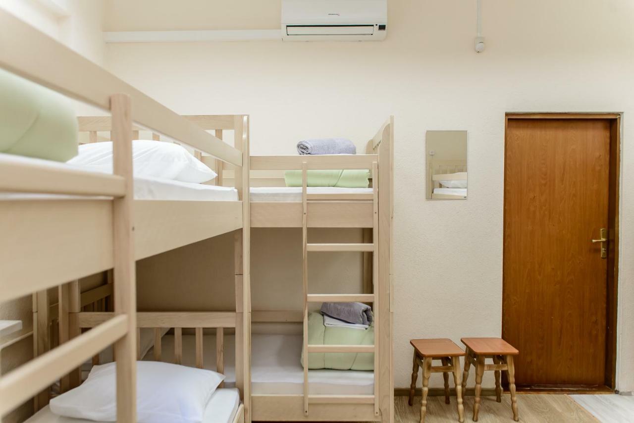 Globus Lipki Hostelキエフ エクステリア 写真